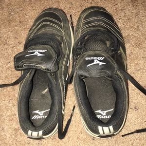 Mizuno turf shoes
